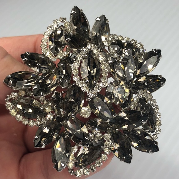 Vintage Jewelry - VINTAGE SIGNED WEISS BROOCH